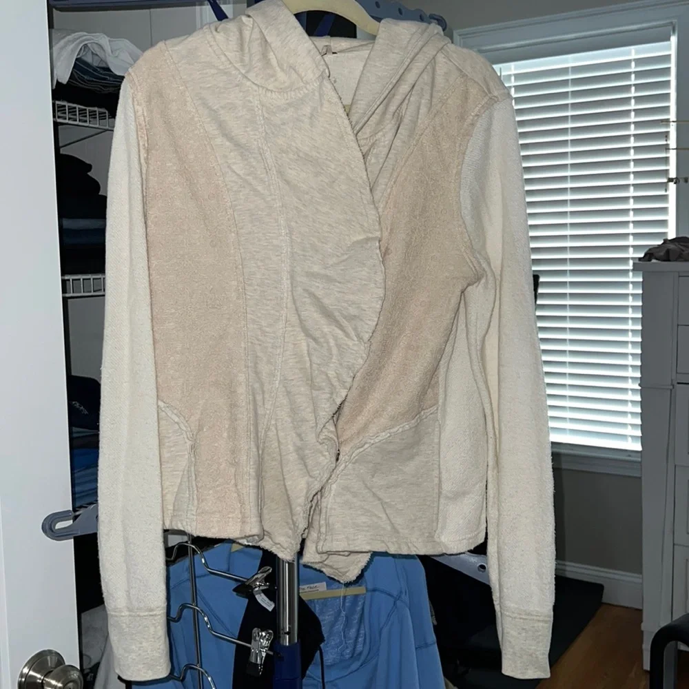 Free People Sweatshirt - Picture 1 of 5